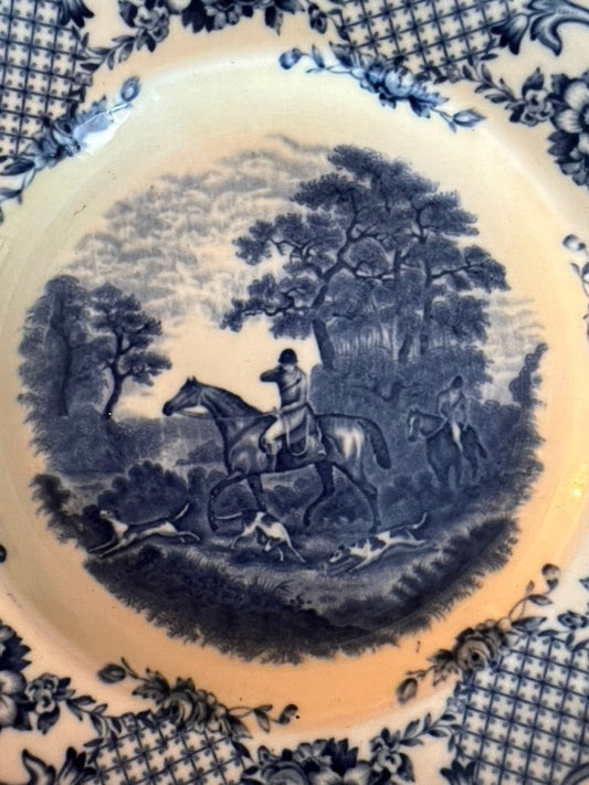 Royal Venton Ware, Fox Hunting Pattern Round Plate