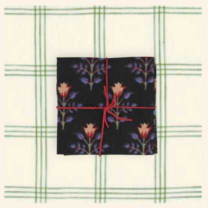 Napkins in Lily Black, Set of 4