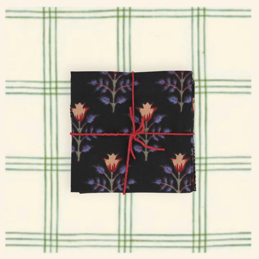 Napkins in Lily Black, Set of 4